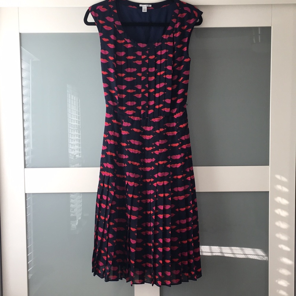 Halogen Midi pleated Lip Print Dress - Picture 4 of 12